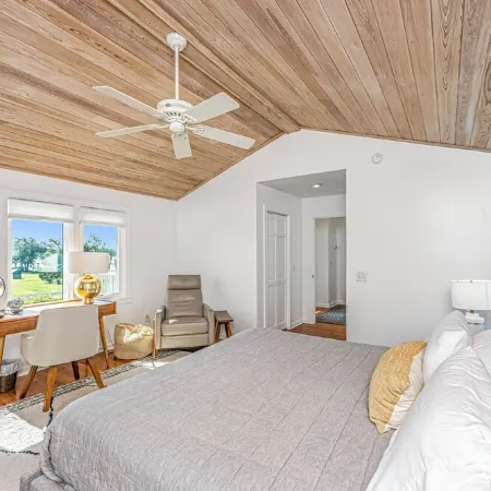 BENNETT’S POINT BUNGALOW ON DEEP WATER WITH PRIVATE DOCK ACCESS