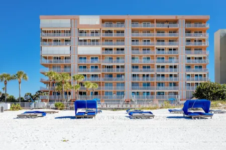 Beachfront Condo, Heated Pool and SPA!