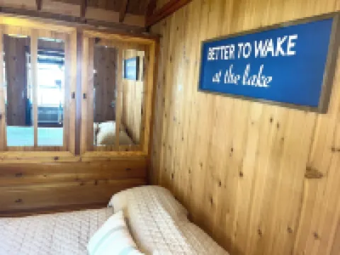 Lakefront tiny cabin amazing view on Lake Marion! Pet friendly & sleeps 6 Hotels in Clarendon County