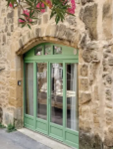 Studio Spacieux de Caractère