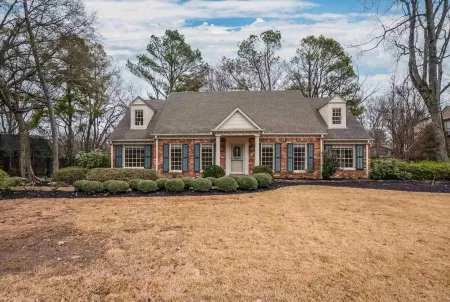 Kirby House: Sleeps 16, King bed, Hot Tub, Game Rooms, Gym, Gated/Free Parking