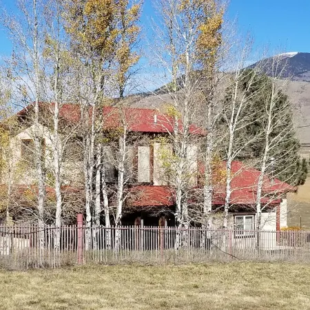 FOUR TOES MOUNTAIN LODGE nestled in the Sangre de Cristo Mtns/Ski/Hike/Fish/Hunt