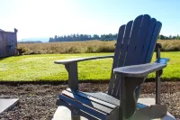 Modern 3 Bedroom Farmhouse of Dundee - Amazing Views, Fire Pit and Comfort