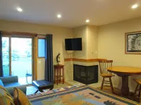 Cozy studio on Copper Moutain only 100 yards to the Super Bee.  Pet Friendly! Hotel a Copper Mountain