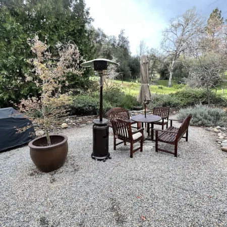Beautiful ranch cottage close to Kings Canyon and Sequoia National Parks