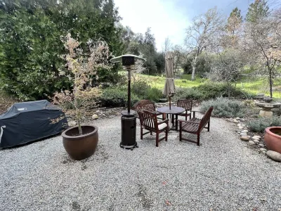 Beautiful ranch cottage close to Kings Canyon and Sequoia National Parks