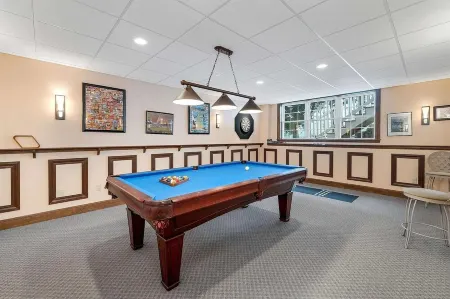 Winnie Waterfront - Beautiful Lakefront Home!!! sandy water, Close to Gunstock!!