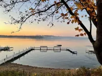 Blue Beach Cottage - 5 Minute Walk to Private Beach!