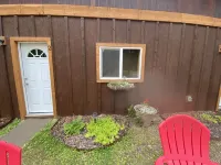 “Cozy Mountain Suites - #3 just 5 minutes from Glacier Park” Отели рядом с достопримечательностью «Луп Трейлхед»