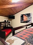 Cabin Retreat 10 min to the Casino & Downtown Water Park White Water Rafting!