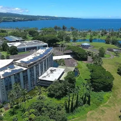 Incredible View in Hilo - Pool, A/C, #708 鄰近Palace Theate的酒店