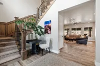 Spacious, Private Hot Tub, 6 bedrooms 5 Ensuite Bathrooms. 7th night FREE!