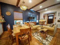 Cozy 3-Bedroom Grand Chalet in Delta, Colorado Hotels in Delta