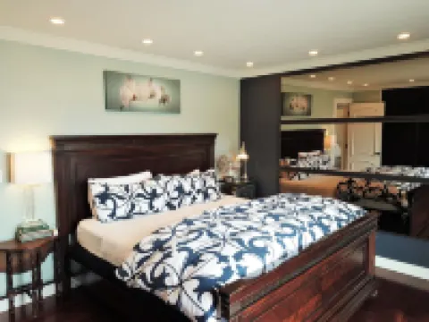 End of the Point - Main House    - - Book Now for the 2026 World Cup - - Hoteles en Bremerton