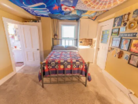 Great Space! 2 Blocks from Downtown Lee's Summit! Hotels in Lee's Summit