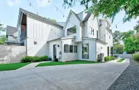 Luxe Home in Iconic Zilker/ Barton Springs neighborhood- POOL - Private Pools