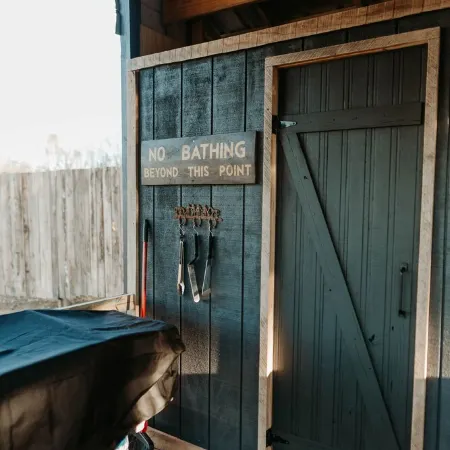Private tiny cabin- 10 minutes from Dale Hollow Lake!