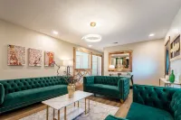 Stylish and funky, minutes away from everything NWA has to offer! - 3-Star