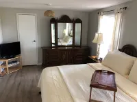 Lakefront Getaway at Renshaw Bay
