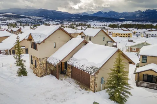 Winter Park Home w/views, heated garage, hot tub!