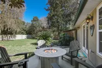 Cozy home in private setting centrally located on Amelia Island