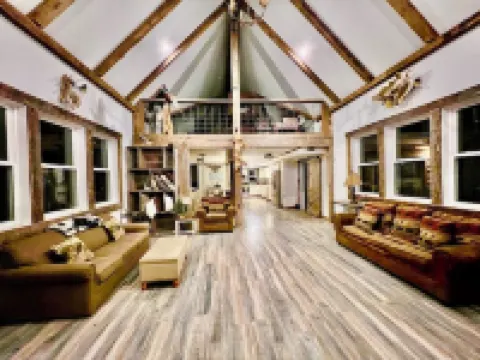 Valley View Lodge w/ Swimming Pond, Waterfalls, and Hot Tub