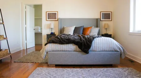 Beautiful lakeside view of Buckeye Lake! 5 minutes from all popular amenities.