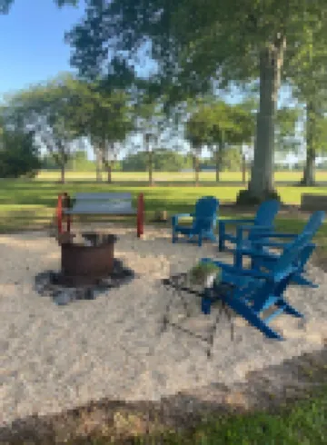 Cajun Country at its best. Private Acadian style guest house on estate property.