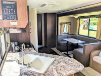 Spacious 2 Bedroom Bunkhouse RV, Farm View, Family and Dog Friendly Hotels in Grady County