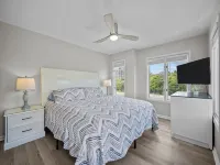 Sea Glass East - Upscale Beachfront Retreat & Pool