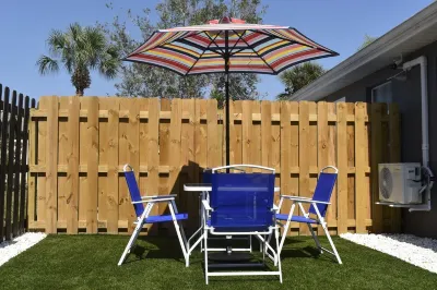 Little Charm-Close to AMI, IMG and GT Bray Park. Hotels near Publix Super Market at Bradenton Commons