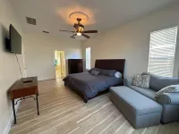 Luxury Home with Heated Pool & Hottub! Close to Golf, Beach, & Amusement Parks.