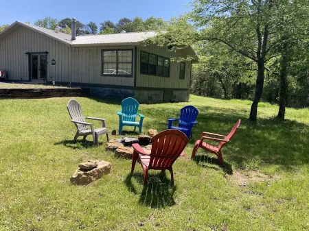 Large house on the lake sleeps 16!