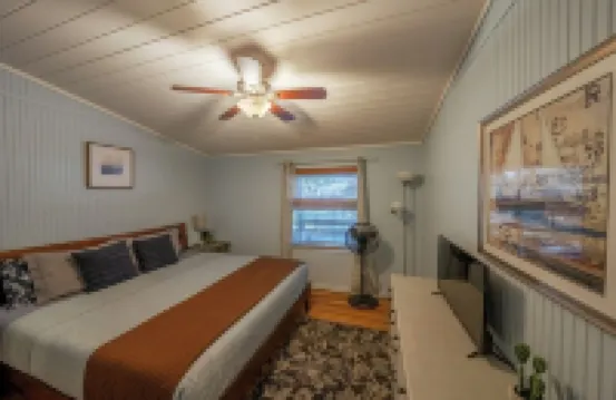 Luxury WATERFRONT home with HEATED POOL AND SPA Sleeps 28+