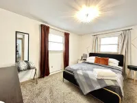 Near Lambeau • Fully Fenced Yard • Speakeasy • Sunroom • Cotton Candy Machine Các khách sạn gần Lambeau Field