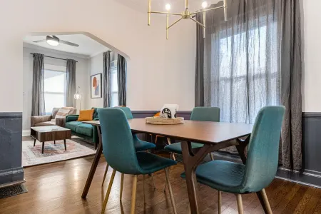 *NEW* Mid-Century Modern Bungalow! Ideal Location -3Bed/2BR