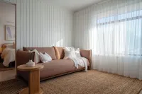 Cosy, fully-renovated apartment with ocean views and 1-minute walk to the beach
