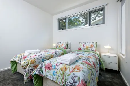 Serenity HG4: Brand New Town House with absolute NP frontage and superb views Отели рядом с достопримечательностью «Парк Сентрал»