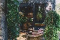 Private Lofted Downtown Studio