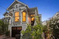 Minimalistic Garden Level 1B/1B  Victorian Cottage in Alameda Hotels near The Red Door Art Alley & Gallery