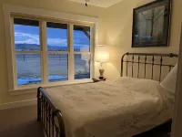 Modern Dog Friendly Paradise Valley Home near Yellowstone NP & Chico Hot Springs
