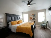 4 Bedroom-2 King Beds GREAT location, minutes to AT&T Stadium and DFW Airport! Отели в г. Юлесс