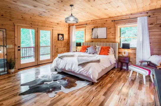 Cozy & kid friendly cabin w/ million $ views, hot tub, game room, and fire pit!!