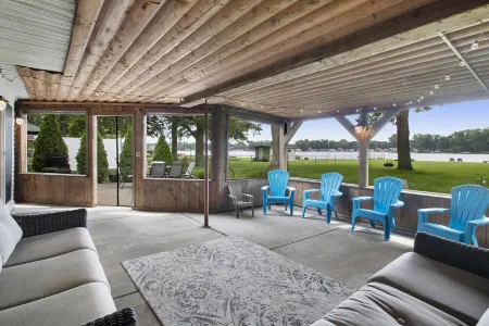 Lakeshore Cottage Отели в г. Осоло Тауншип