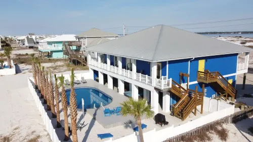 Gulf and Sound Views! Huge Backyard, 33' Pool,Hot Tub, Outdoor Bar and TVs