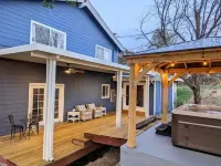 Country Farmhouse on Wine Trail Hot Tub & Pool Table