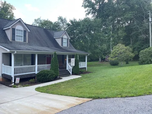 A Restful Creekside Getaway Hotels in Smithbridge