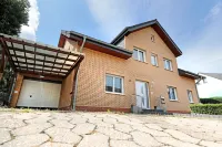 Goldhouse - sauna, whirlpool, Nintendo Switch, darts and much more. Hotels in der Nähe von Former Synagogue