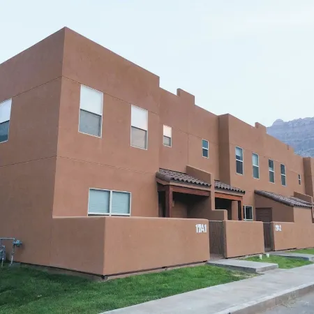 Moab Townhome - Pool - 2Br - Sleeps 8 - Arches
