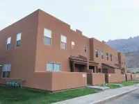 Moab Townhome - Pool - 2Br - Sleeps 8 - Arches - Homestays